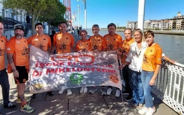 Mikel Peña recibió el sábado el apoyo de los jarrilleros en los últimos kilómetros de su reto.