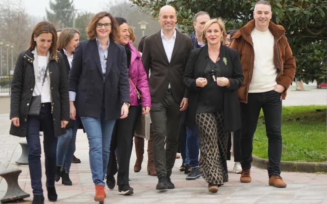 Los candidatos jeltzales, poco antes de arrancar el acto.