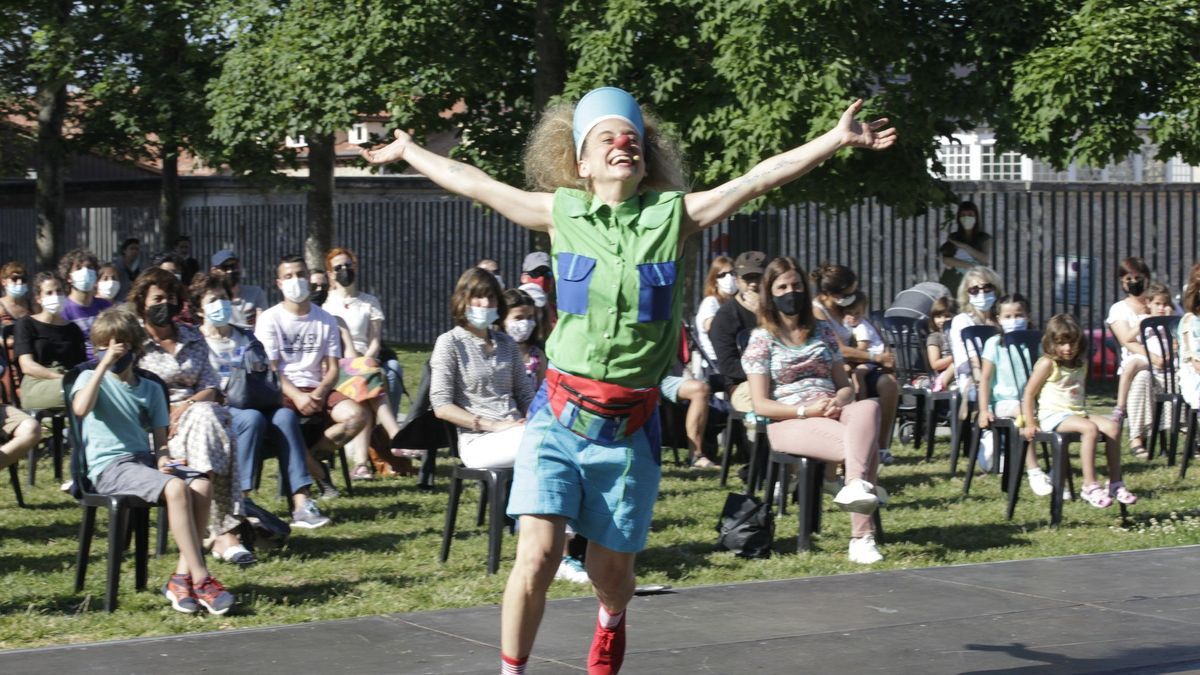 Espectáculo "¡Qué buen día!", de Maite Guevara, dentro de la muestra de artistas de calle KaldeArte en 2021