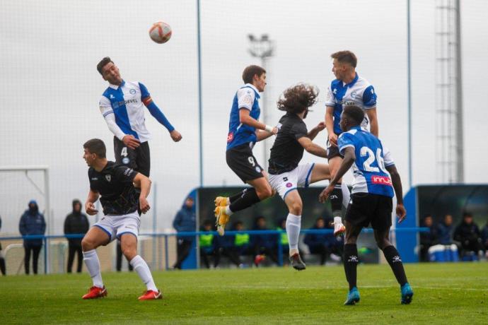 El Alavés B, en un partido de la presente temporada.