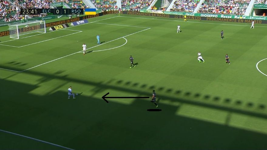 Además, mediante la estructura defensiva que veíamos antes, la Real pudo asegurarse también la presencia de una pieza de gran trabajo (Merino) para tapar la otra banda, ante un Elche de escaso juego interior y mucha tendencia a atacar por las alas.