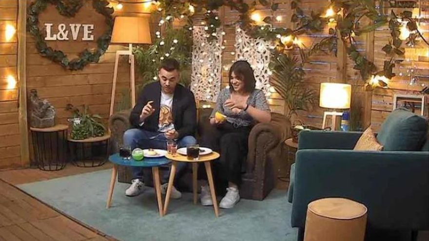 Yoli y Óscar durante su cita en 'First Dates'.