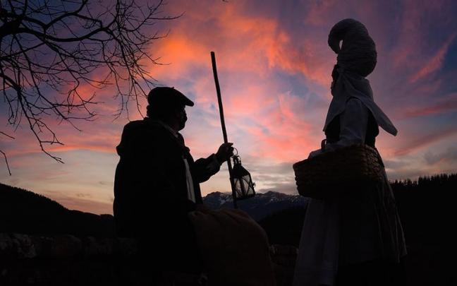 Olentzero y Mari Domingi, llegando a Mirandaola
