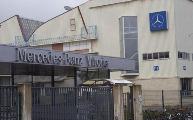 Uno de los accesos a la planta de Mercedes en Vitoria. Uno de los accesos a la planta de Mercedes en Vitoria.