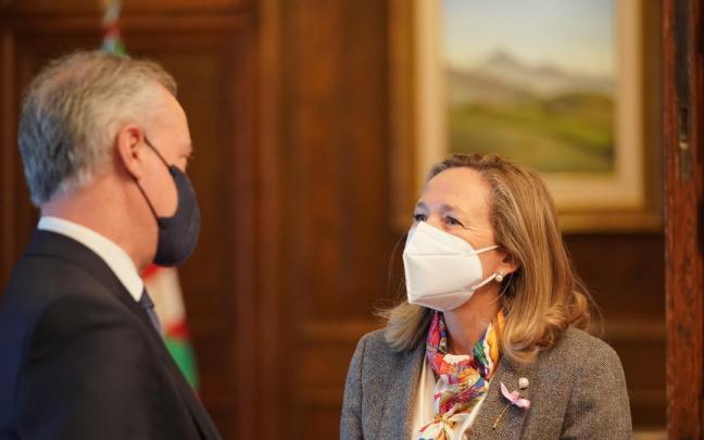 El lehendakari, Iñigo Urkullu, junto a la ministra de Asuntos Económicos, Nadia Calviño, en un encuentro en Lehendakaritza sobre los fondos europeos. El lehendakari, Iñigo Urkullu, junto a la ministra de Asuntos Económicos, Nadia Calviño, en un encuentro en Lehendakaritza sobre los fondos europeos.