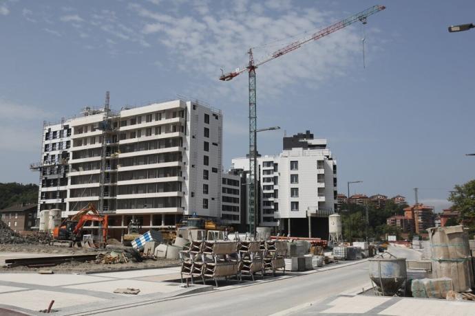 Barrio de Txomin Enea, en plena construcción.