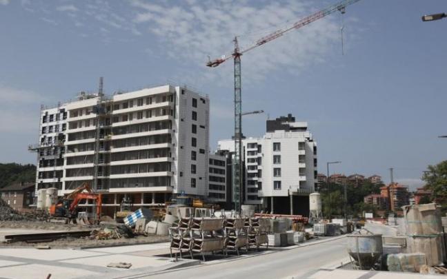 Barrio de Txomin Enea, en plena construcción.