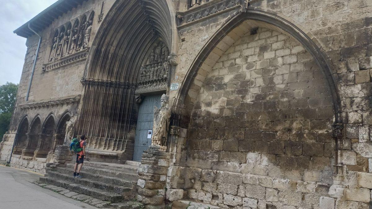 Fachada de la iglesia del Santo Sepulcro de Estella-Lizarra.