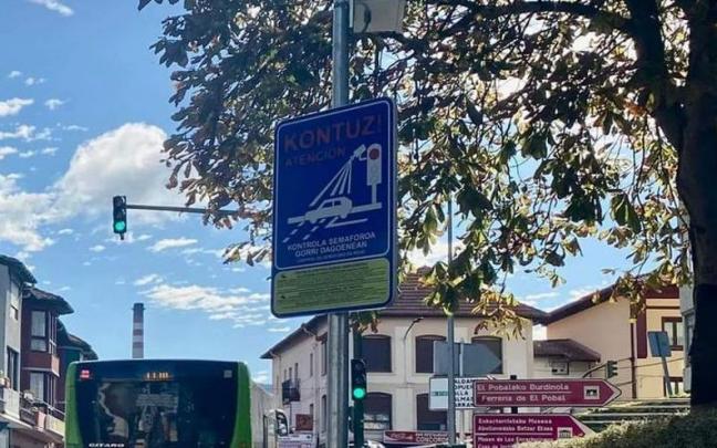 Se&ntilde;al que avista de la existencia de los radares.