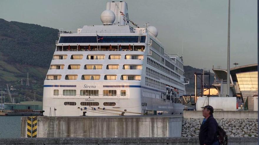 El crucero 'Sirena' ha atracado esta mañana en los muelles de Getxo