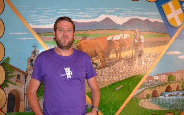 El alcalde de La Puebla de Arganzón, Pablo Ortiz de Latierro.