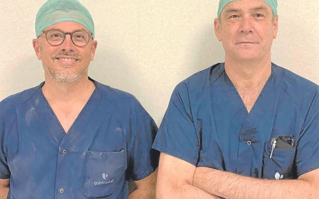 El Dr. José Salcedo junto al otro jefe de servicio, el Dr. Jon Cendagortagalarza.