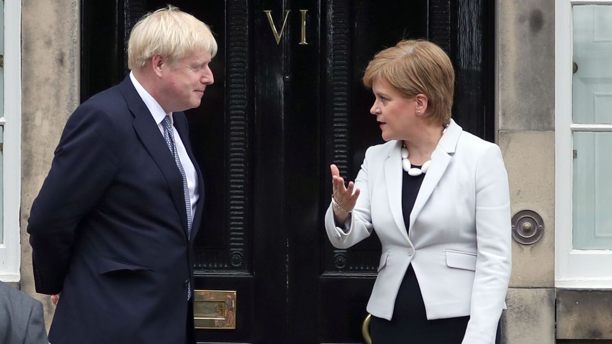 Nicola Sturgeon y Boris Johnson en una de sus reuniones en Downing Street.