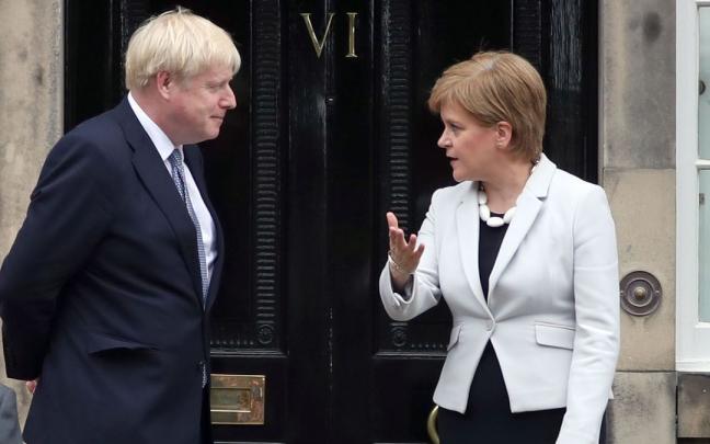 Nicola Sturgeon y Boris Johnson en una de sus reuniones en Downing Street.