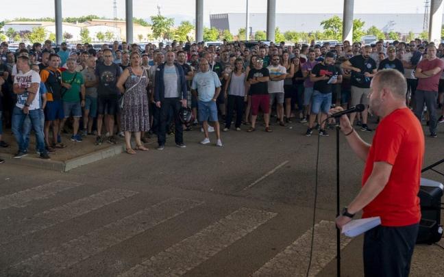El presidente del comit&eacute;, Igor Gebara, el mi&eacute;rcoles en la asamblea en el Buesa Arena