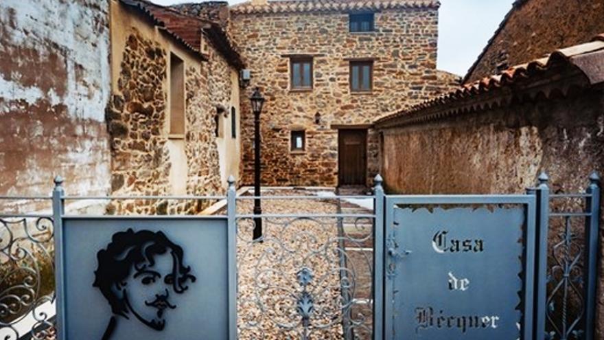 Entrada a la casa de los Bécquer en Noviercas.