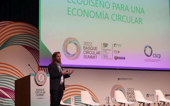 El experto alemán Thomas Wagner durante su intervención en Basque Circular Summit. El experto alemán Thomas Wagner durante su intervención en Basque Circular Summit.