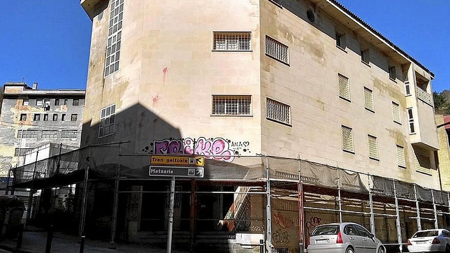 Edificio de los antiguos juzgados de Bittor Sarasketa.