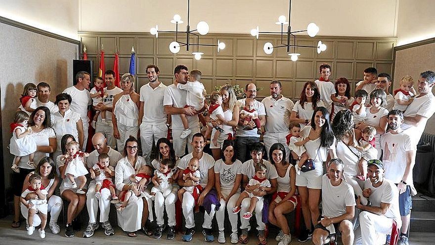 El salón de plenos reunió a los txikis que nacieron entre 2019 y 2022.