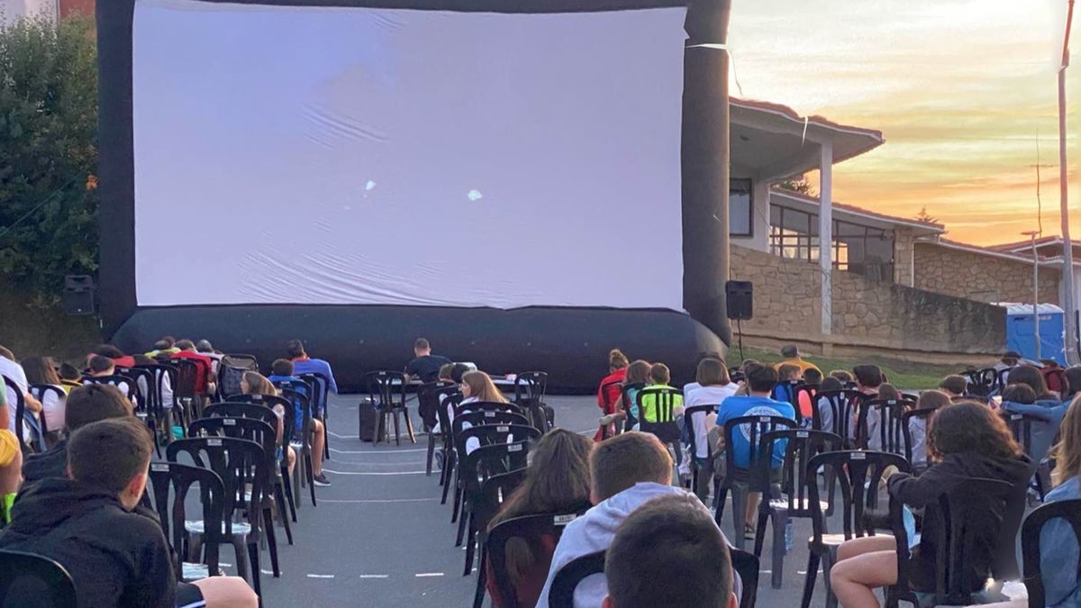 Una sesión anterior de cine al aire libre.