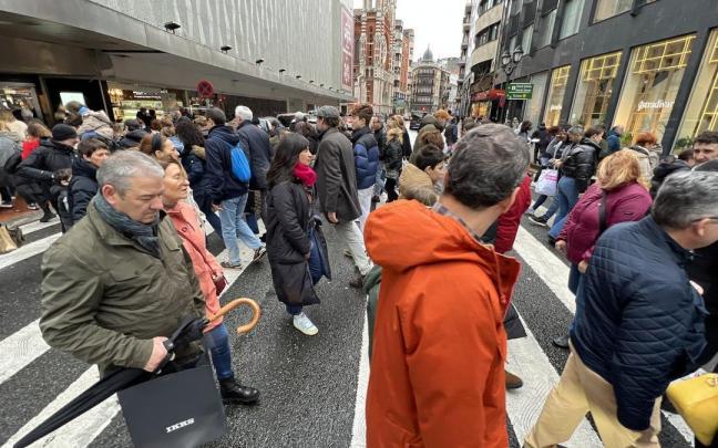 Comercios y grandes cadenas de Bilbao inician sus rebajas Comercios y grandes cadenas de Bilbao inician sus rebajas