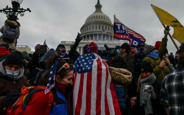 Seguidores de Donald Trump durante el asalto al Capitolio. Seguidores de Donald Trump durante el asalto al Capitolio.