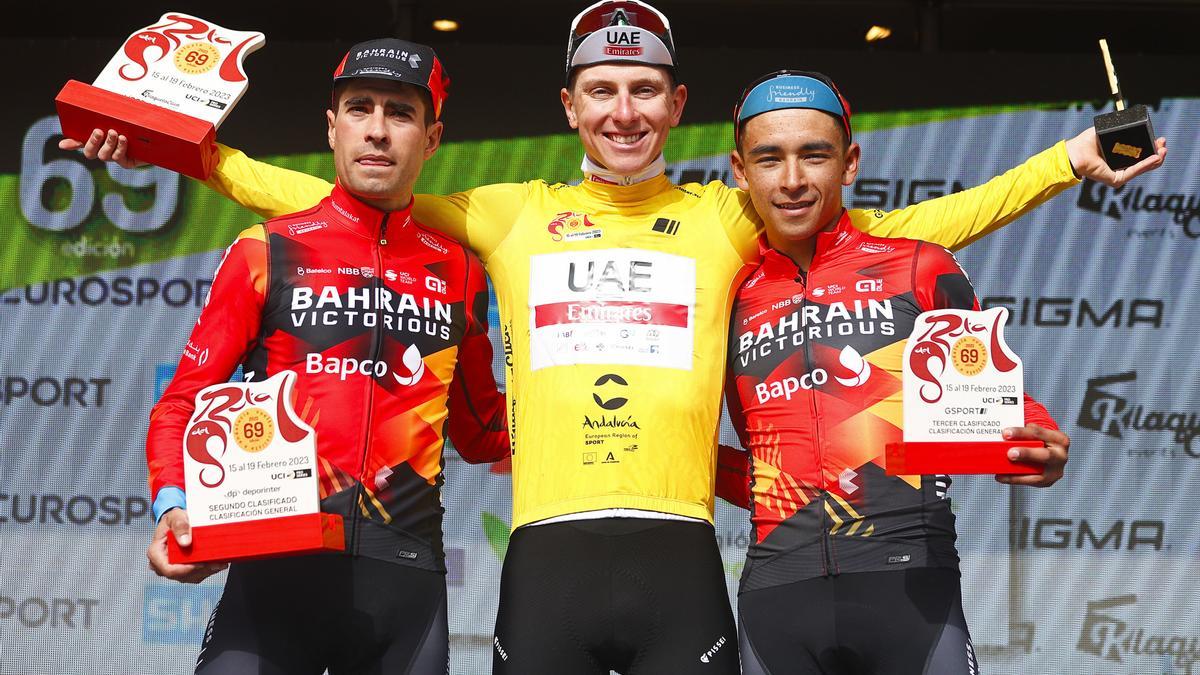Mikel Landa, segundo tras Pogacar en el podio de la Vuelta a Andalucía.