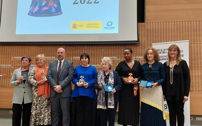 Imagen de los premiados con el delegado Jos&eacute; Luis Arasti