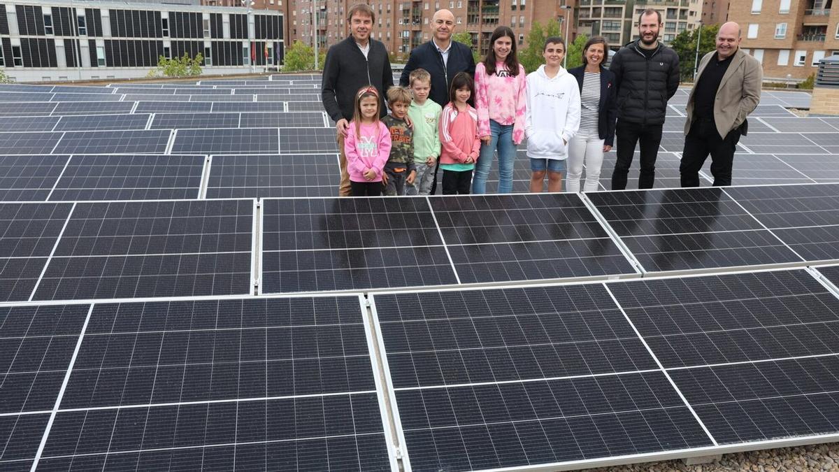 Unai Arellano, Eduardo Martínez, Noemí Salazar, Xabi Aguirre y Julio Iturri, miembros de la cooperativa de padres y madres de Jaso Ikastola