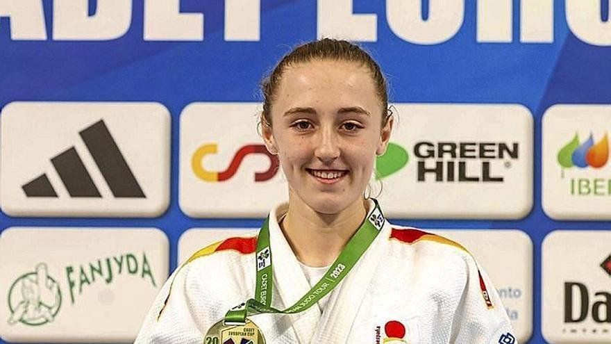 La navarra Marta Beorlegui, con la medalla de oro en -44 kilos.