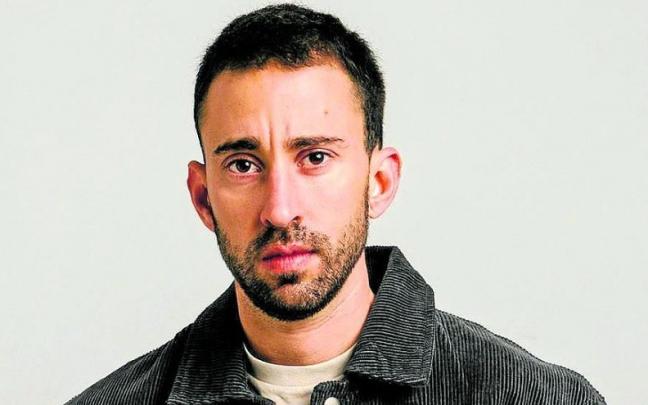 Pablo Alamá da vida a Rey, un hombre trans. Pablo Alamá da vida a Rey, un hombre trans.