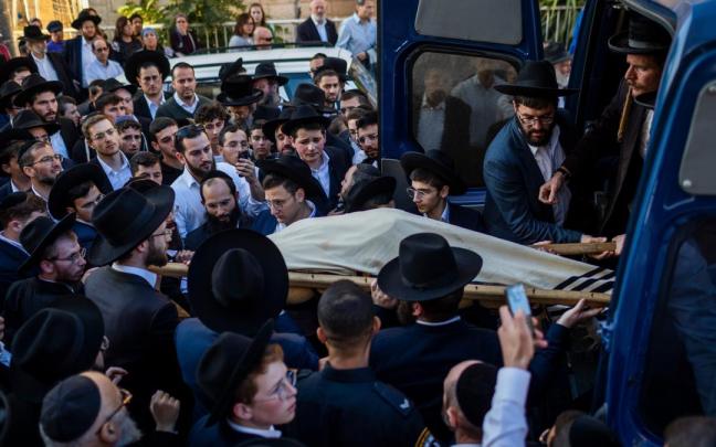 Funeral por el joven Ayre Shechopek, el primero de los fallecidos.