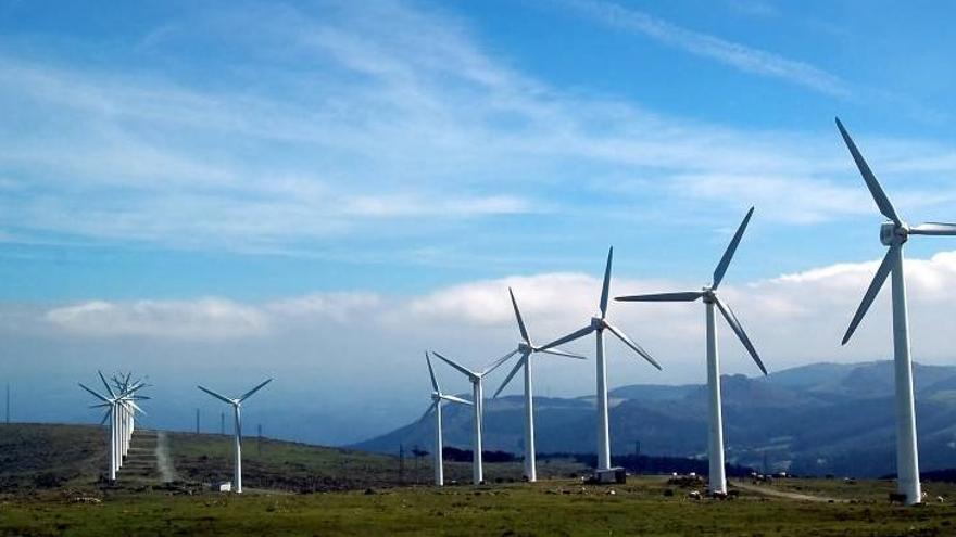 Dada la dependencia energética del momento resulta urgente acelerar las infraestructuras de energía limpia y alternativa.