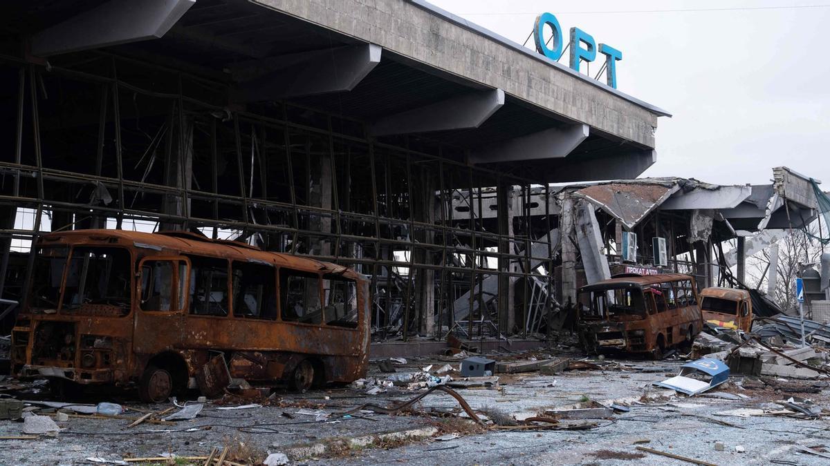 La terminal del aeropuerto de Jersón, prácticamente destruida tras los duros combates de los últimos días.