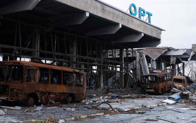 La terminal del aeropuerto de Jers&oacute;n, pr&aacute;cticamente destruida tras los duros combates de los &uacute;ltimos d&iacute;as.