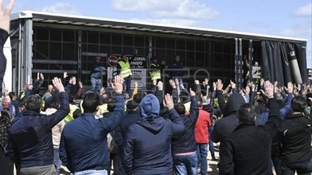 Asamblea de transportistas durante el paro del pasado mes de abril Asamblea de transportistas durante el paro del pasado mes de abril