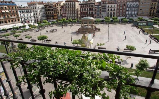 Vista de la Plaza del Castillo, que en Sanfermines albergar&aacute; 10 barras de bar.