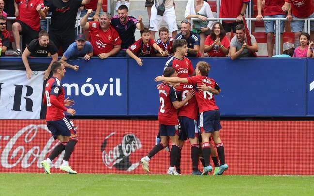 Los jugadores rojillos celebran el gol de la victoria.