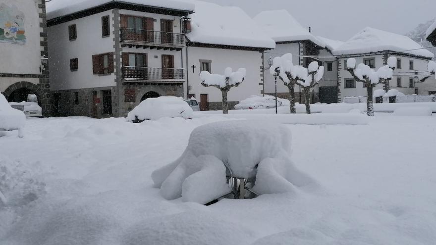 Nieve en Otsagabia este jueves por la mañana