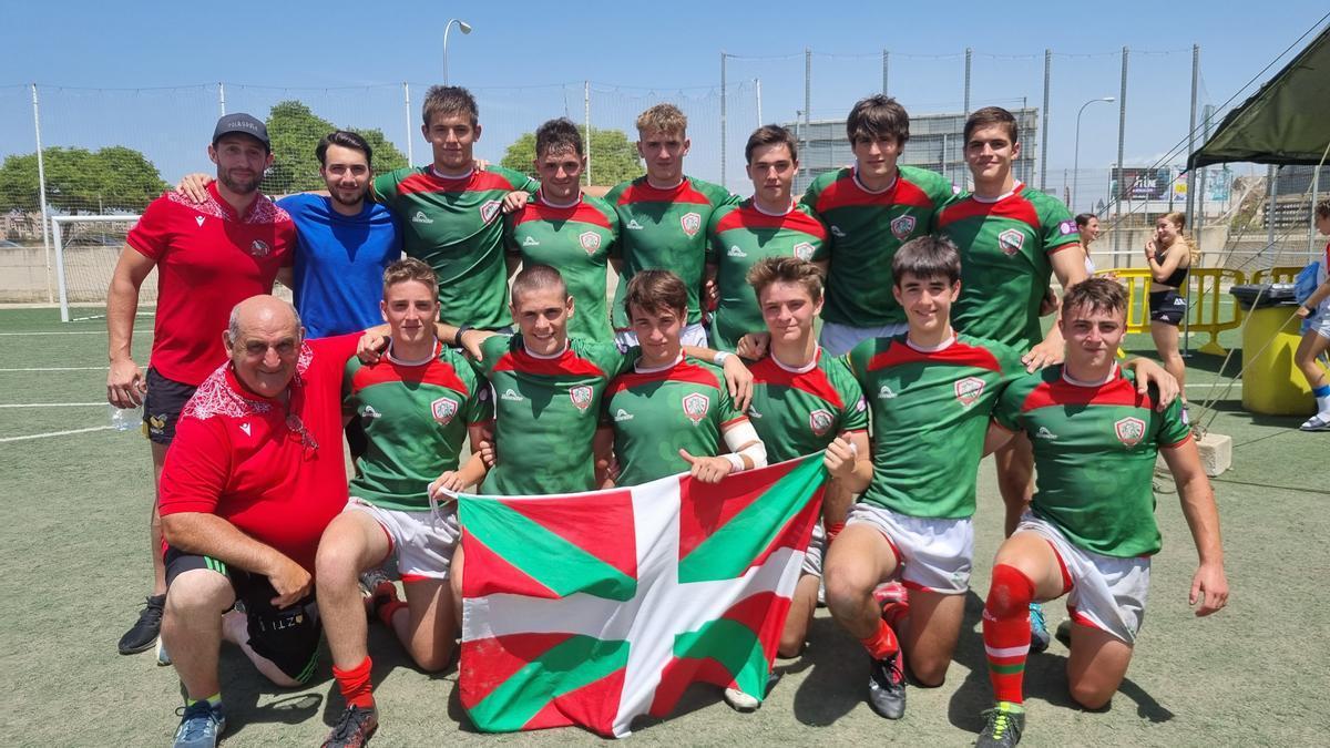 La selecci&oacute;n de Euskadi sub-18, durante el pasado verano.