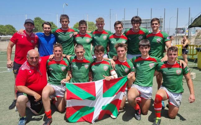 La selecci&oacute;n de Euskadi sub-18, durante el pasado verano.