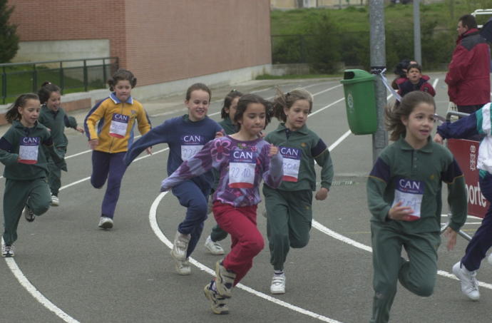 Niños en plena competición.