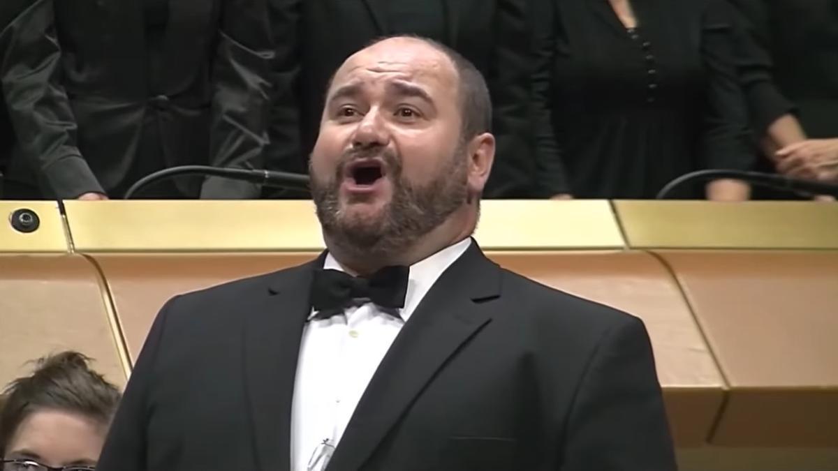 El tenor guipuzcoano Euken Ostolaza durante una actuaci&oacute;n