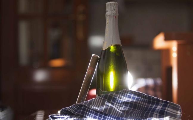 El pañuelo, el puro y el cava concentran la esencia del 4 de agosto en Gasteiz