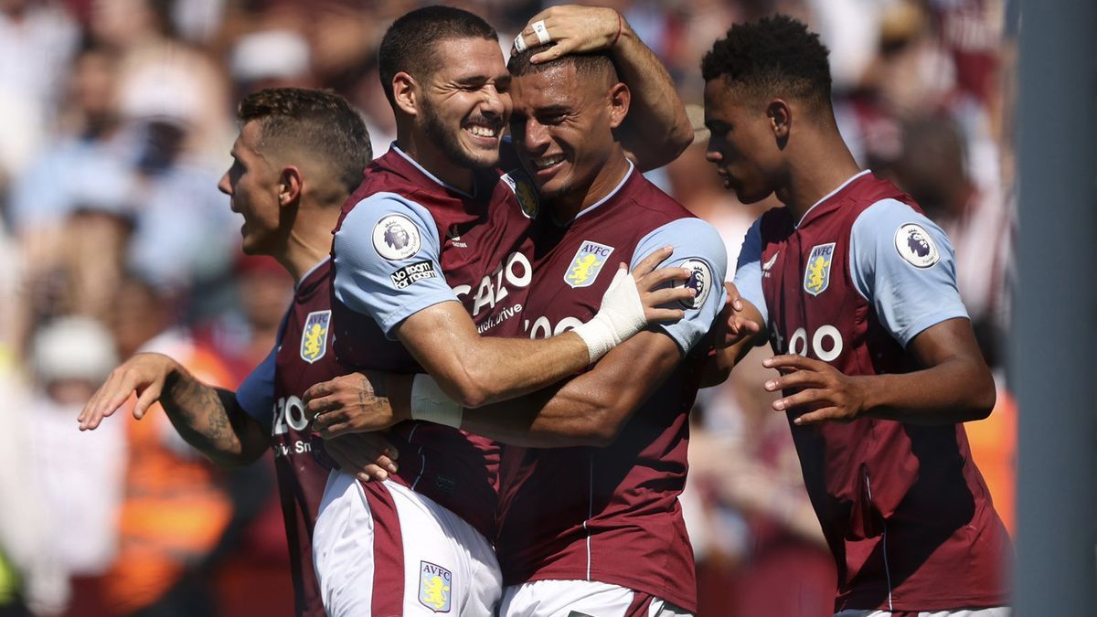 Diego Carlos celebra un gol con el Aston Villa.