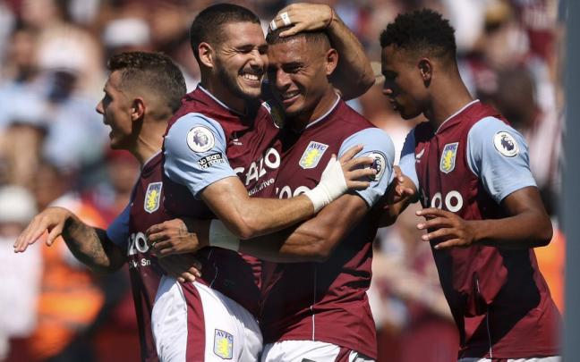 Diego Carlos celebra un gol con el Aston Villa.