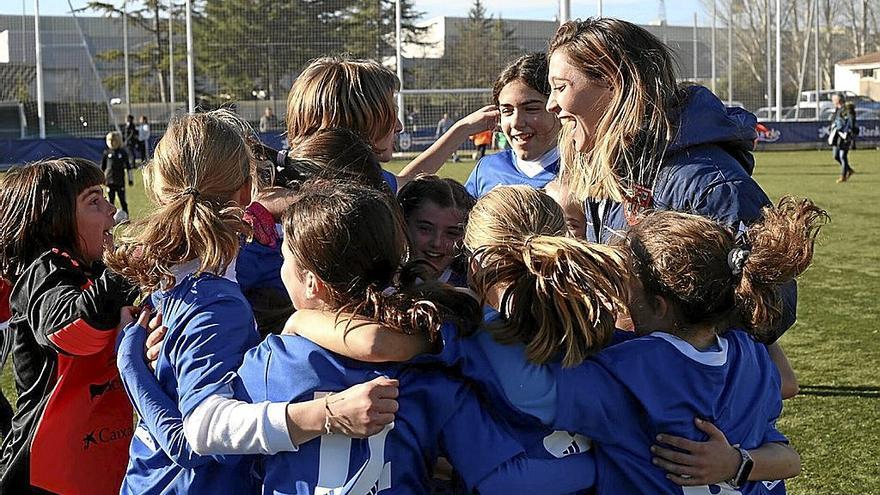 Las chicas del Sagrado Corazón celebran el pase a la final tras vencer en penaltis al Jaso Ikastola.