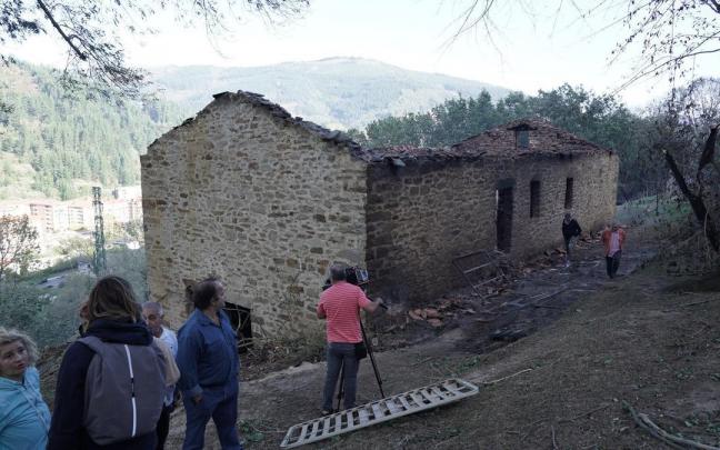 El fuego destruyó principalmente extensiones de coníferas además de dos caseríos ubicados en Balmaseda