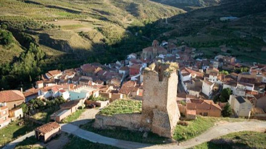 Sobre la localidad de Préjamo se alza la torre de del siglo XV ahora ya rehabilitada.
