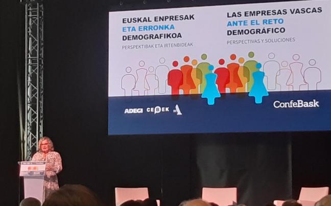 La presidenta de Confebask